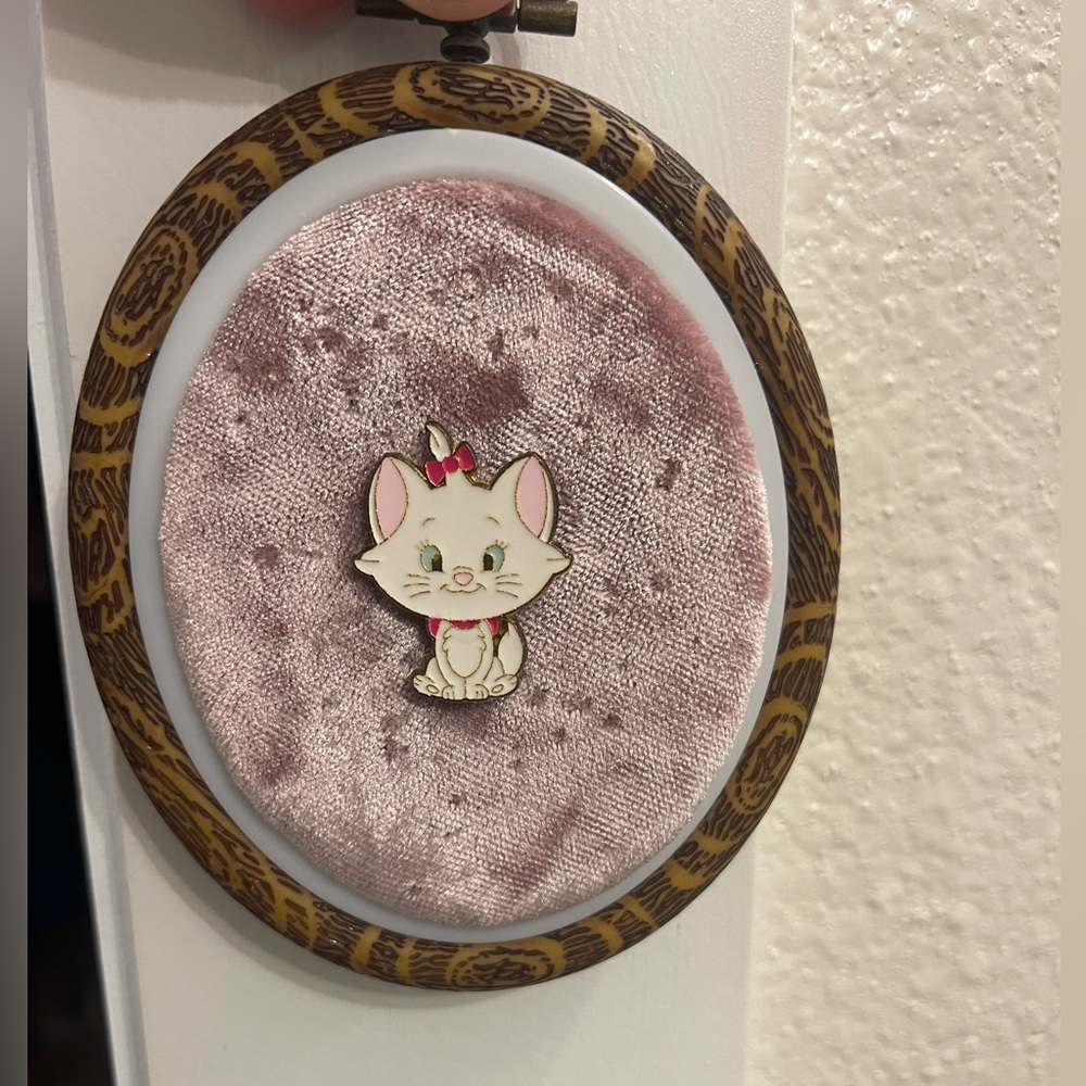 Marie Disney pin